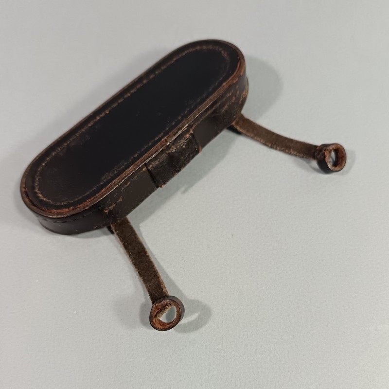 CACHE OPTIQUE DE JUMELLES MILITAIRE DE TYPE ALLEMAND FABRICATION SECONDE GUERRE TCHECOSLOVAQUIE OU POLOGNE